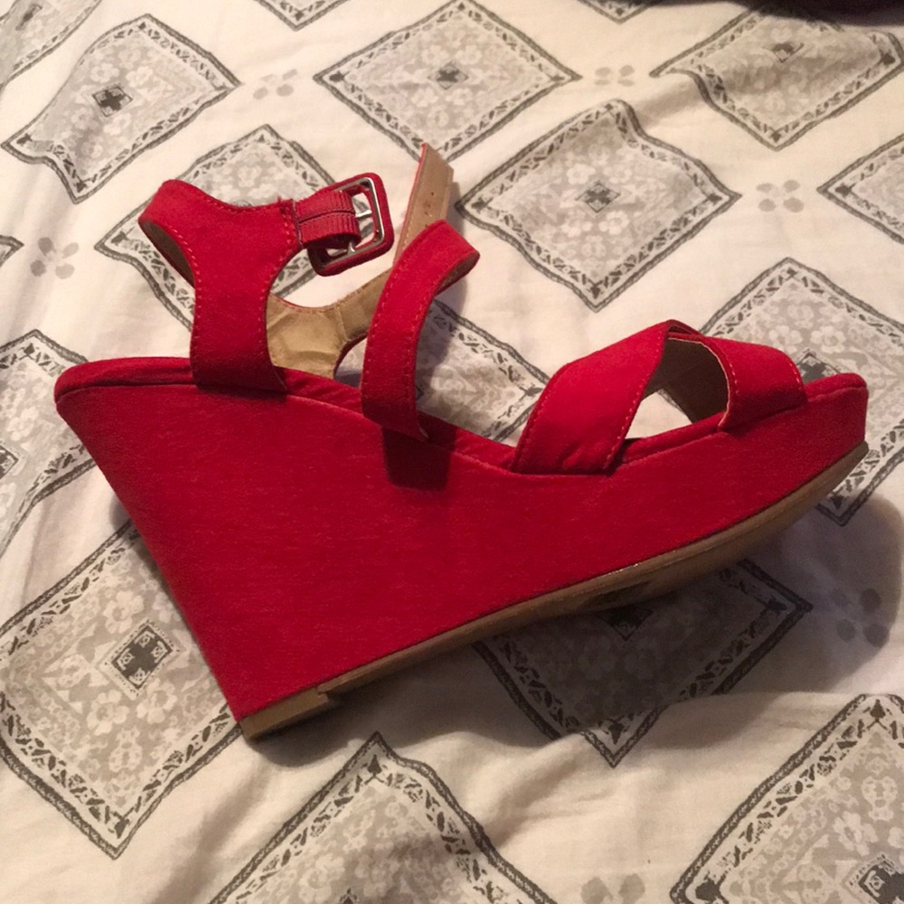 Red Wedges